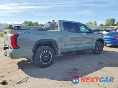 Trzecie zdjęcie samochodu z tyłu: 2022 TOYOTA TUNDRA SR5 VIN:5TFLA5DB7NX034664 - miniatura