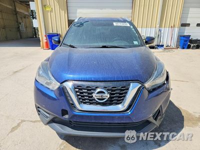 Piąte zdjęcie samochodu w środku: 2018 NISSAN KICKS SV VIN:3N1CP5CU4JL541872 - miniatura
