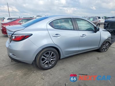 Trzecie zdjęcie samochodu z tyłu: 2020 TOYOTA YARIS LE VIN:3MYDLBYV1LY708368 - miniatura