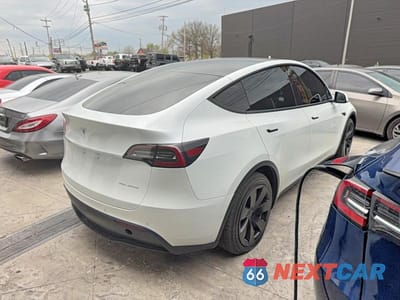 Czwarte zdjęcie samochodu z boku: 2022 TESLA MODEL Y VIN:7SAYGAEE4NF324475 - miniatura