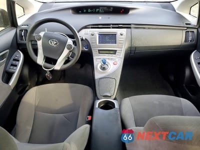 Zdjęcie 8 z 13 samochodu: 2014 TOYOTA PRIUS THREE VIN:JTDKN3DU2E1743432 - miniatura