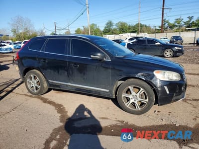 Czwarte zdjęcie samochodu z boku: 2014 VOLVO XC60 T6 VIN:YV4902DZXE2538760 - miniatura