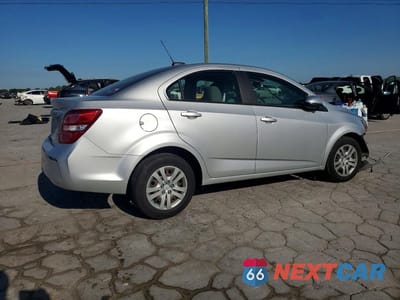 Trzecie zdjęcie samochodu z tyłu: 2018 CHEVROLET SONIC LS VIN:1G1JB5SH1J4112291 - miniatura