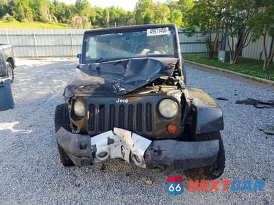 Piąte zdjęcie samochodu w środku: 2013 JEEP WRANGLER UNLIMITED SAHARA VIN:1C4HJWEGXDL588521 - miniatura