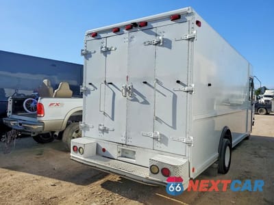 Trzecie zdjęcie samochodu z tyłu: 2003 FORD ECONOLINE E350 SUPER DUTY STRIPPED CHASS VIN:1FCKE39L73HA93954 - miniatura