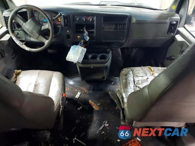 Zdjęcie 8 z 12 samochodu: 2005 CHEV EXPRESS VIN:1GCGG25V051203742 - miniatura