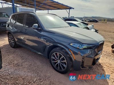 Czwarte zdjęcie samochodu z boku: 2025 BMW X5 XDRIVE40I VIN:5UX23EU0XS9000107 - miniatura