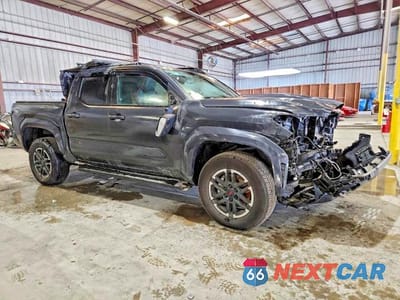 Czwarte zdjęcie samochodu z boku: 2024 TOYOTA TACOMA TRD SPORT VIN:3TMLB5JN5RM001119 - miniatura