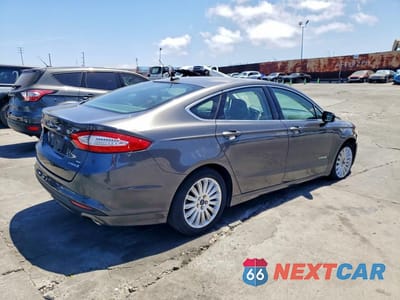 Trzecie zdjęcie samochodu z tyłu: 2016 FORD FUSION HYBRID VIN:3FA6P0LU9GR187064 - miniatura