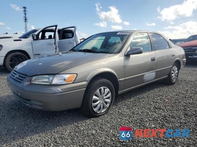 1998 TOYOTA CAMRY LE 4T1BG22K0WU342270 - główne zdjęcie licytacji z USA - miniatura