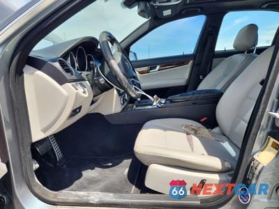 Zdjęcie 7 z 12 samochodu: 2012 MERCEDES-BENZ C 250 VIN:WDDGF4HB7CA642567 - miniatura