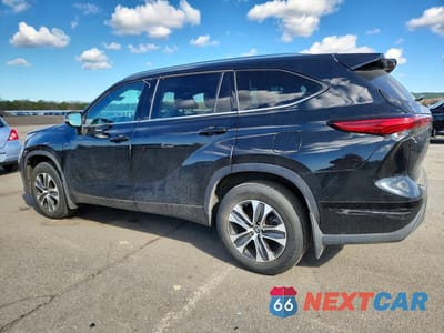 Drugie zdjęcie samochodu z przodu: 2020 TOYOTA HIGHLANDER XLE VIN:5TDGZRBH2LS017881 - miniatura