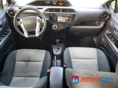 Zdjęcie 8 z 13 samochodu: 2017 TOYOTA PRIUS C THREE VIN:JTDKDTB31H1593024 - miniatura