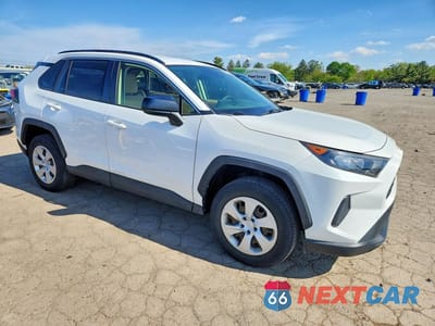 Czwarte zdjęcie samochodu z boku: 2019 TOYOTA RAV4 LE VIN:JTMF1RFVXKJ013916 - miniatura