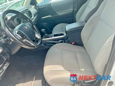 Zdjęcie 13 z 14 samochodu: 2019 TOYOTA TACOMA SR5 V6 VIN:3TMCZ5AN5KM198679 - miniatura