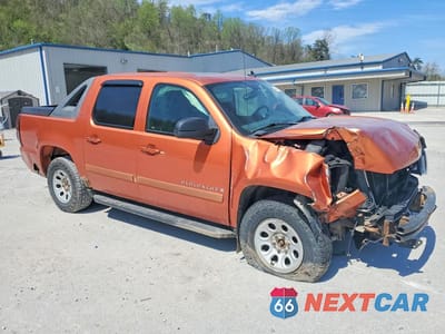 Czwarte zdjęcie samochodu z boku: 2008 CHEVROLET AVALANCHE K1500 VIN:3GNFK12318G306060 - miniatura