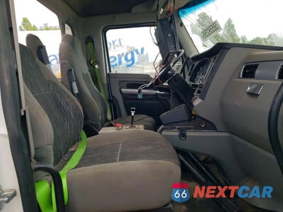 Piąte zdjęcie samochodu w środku: 2021 KENWORTH CONSTRUCTION T880 VIN:1NKZXPTX2MJ440546 - miniatura