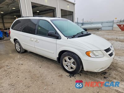 Czwarte zdjęcie samochodu z boku: 2005 DODGE GRAND CARAVAN SXT VIN:2D4GP44L65R203822 - miniatura