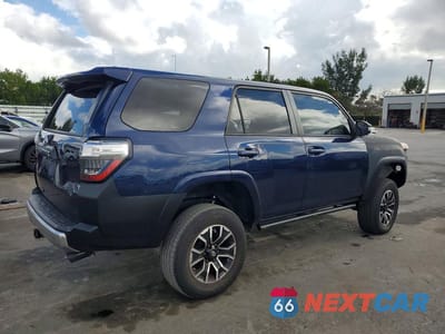 Trzecie zdjęcie samochodu z tyłu: 2018 TOYOTA 4RUNNER TRD OFF-ROAD PREMIUM VIN:JTEBU5JR7J5528707 - miniatura