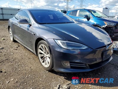 Czwarte zdjęcie samochodu z boku: 2017 TESLA MODEL S VIN:5YJSA1E2XHF190621 - miniatura