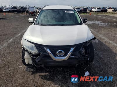 Piąte zdjęcie samochodu w środku: 2014 NISSAN ROGUE SV VIN:5N1AT2MT2EC776076 - miniatura