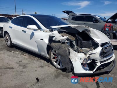 Czwarte zdjęcie samochodu z boku: 2016 TESLA MODEL S VIN:5YJSA1E40GF134171 - miniatura