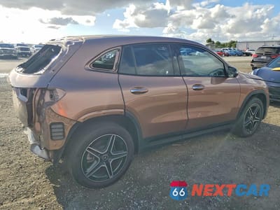Trzecie zdjęcie samochodu z tyłu: 2021 MERCEDES-BENZ GLA 250 VIN:W1N4N4GB3MJ289949 - miniatura