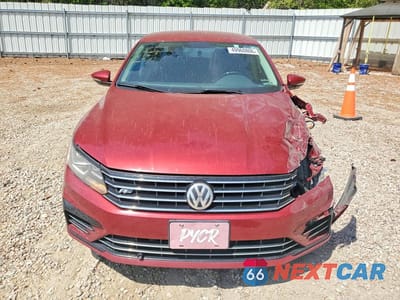 Piąte zdjęcie samochodu w środku: 2017 VOLKSWAGEN PASSAT R-LINE VIN:1VWDT7A37HC060312 - miniatura