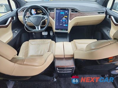 Zdjęcie 8 z 12 samochodu: 2016 TESLA MODEL X VIN:5YJXCAE47GFS00618 - miniatura