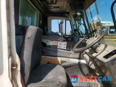 Piąte zdjęcie samochodu w środku: 2016 MACK LEU613 REFUSE TRUCK VIN:1M2AU04C8GM010674 - miniatura