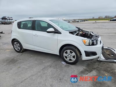 Czwarte zdjęcie samochodu z boku: 2016 CHEVROLET SONIC LS VIN:1G1JA6SH2G4170640 - miniatura