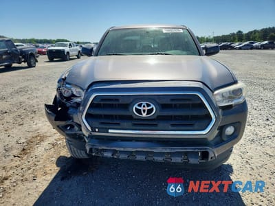 Piąte zdjęcie samochodu w środku: 2017 TOYOTA TACOMA SR5 V6 VIN:5TFAZ5CN8HX022877 - miniatura