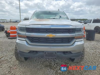 Piąte zdjęcie samochodu w środku: 2018 CHEVROLET SILVERADO K1500 LT VIN:3GCUKREC1JG444696 - miniatura