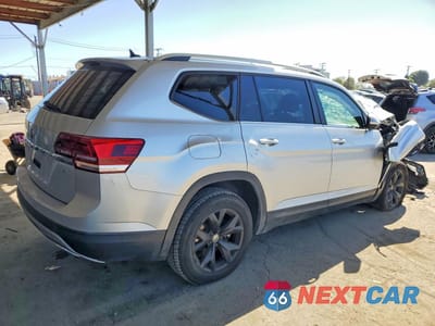 Trzecie zdjęcie samochodu z tyłu: 2018 VOLKSWAGEN ATLAS SE VIN:1V2CR2CA9JC566823 - miniatura