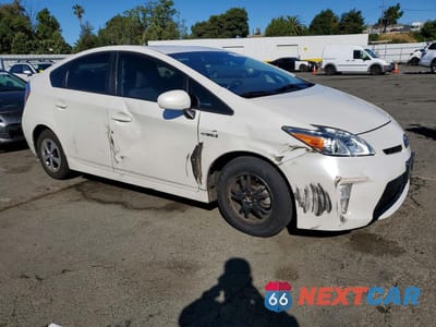Czwarte zdjęcie samochodu z boku: 2014 TOYOTA PRIUS THREE VIN:JTDKN3DU2E0369202 - miniatura