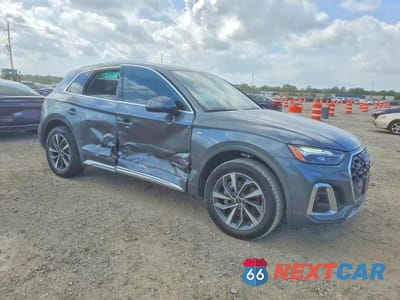 Czwarte zdjęcie samochodu z boku: 2023 AUDI Q5 PREMIUM PLUS 45 VIN:WA1EAAFY8P2043287 - miniatura