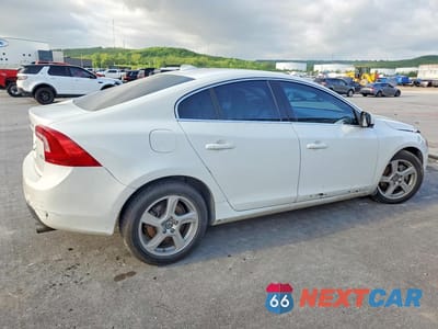 Trzecie zdjęcie samochodu z tyłu: 2013 VOLVO S60 T5 VIN:YV1612FS4D2220399 - miniatura