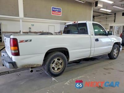 Trzecie zdjęcie samochodu z tyłu: 2002 CHEVROLET SILVERADO C1500 VIN:1GCEC14VX2Z260526 - miniatura