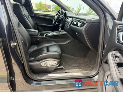 Piąte zdjęcie samochodu w środku: 2018 PORSCHE MACAN S VIN:WP1AB2A51JLB33403 - miniatura