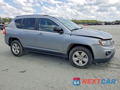 Czwarte zdjęcie samochodu z boku: 2017 JEEP COMPASS SPORT VIN:1C4NJCBAXHD211124 - miniatura