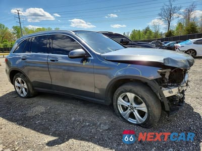 Czwarte zdjęcie samochodu z boku: 2018 MERCEDES-BENZ GLC 300 4MATIC VIN:WDC0G4KB5JV018400 - miniatura