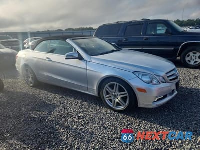 Czwarte zdjęcie samochodu z boku: 2011 MERCEDES-BENZ E 350 VIN:WDDKK5GF3BF081933 - miniatura