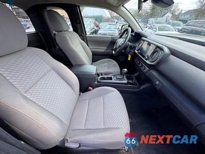 Piąte zdjęcie samochodu w środku: 2022 TOYOTA TACOMA SR VIN:3TYSX5EN4NT011954 - miniatura