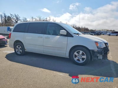 Czwarte zdjęcie samochodu z boku: 2013 DODGE GRAND CARAVAN SXT VIN:2C4RDGCGXDR581886 - miniatura