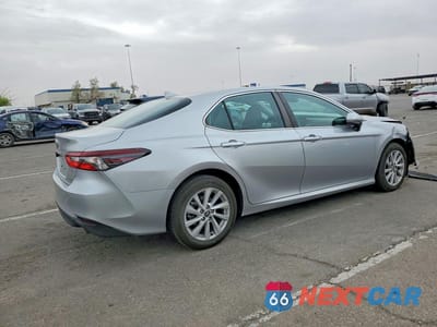 Trzecie zdjęcie samochodu z tyłu: 2021 TOYOTA CAMRY LE VIN:4T1C11AK0MU595961 - miniatura