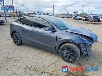 Czwarte zdjęcie samochodu z boku: 2023 TESLA MODEL Y VIN:7SAYGDEE5PF945924 - miniatura