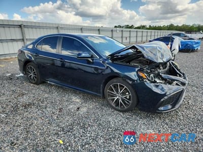 Czwarte zdjęcie samochodu z boku: 2021 TOYOTA CAMRY SE VIN:4T1G11AK3MU463844 - miniatura