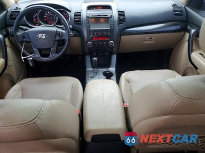 Zdjęcie 8 z 13 samochodu: 2014 KIA SORENTO EX VIN:5XYKUDA27BG023387 - miniatura