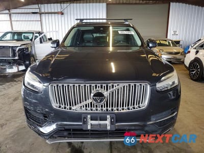 Piąte zdjęcie samochodu w środku: 2016 VOLVO XC90 T6 VIN:YV4A22PL2G1036011 - miniatura