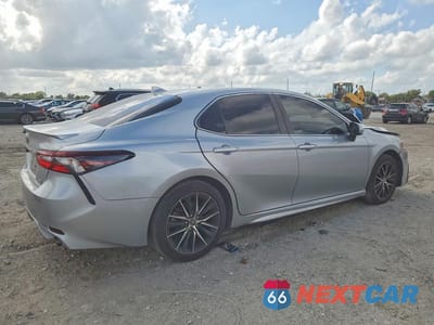 Trzecie zdjęcie samochodu z tyłu: 2021 TOYOTA CAMRY SE VIN:4T1G11AK6MU471615 - miniatura